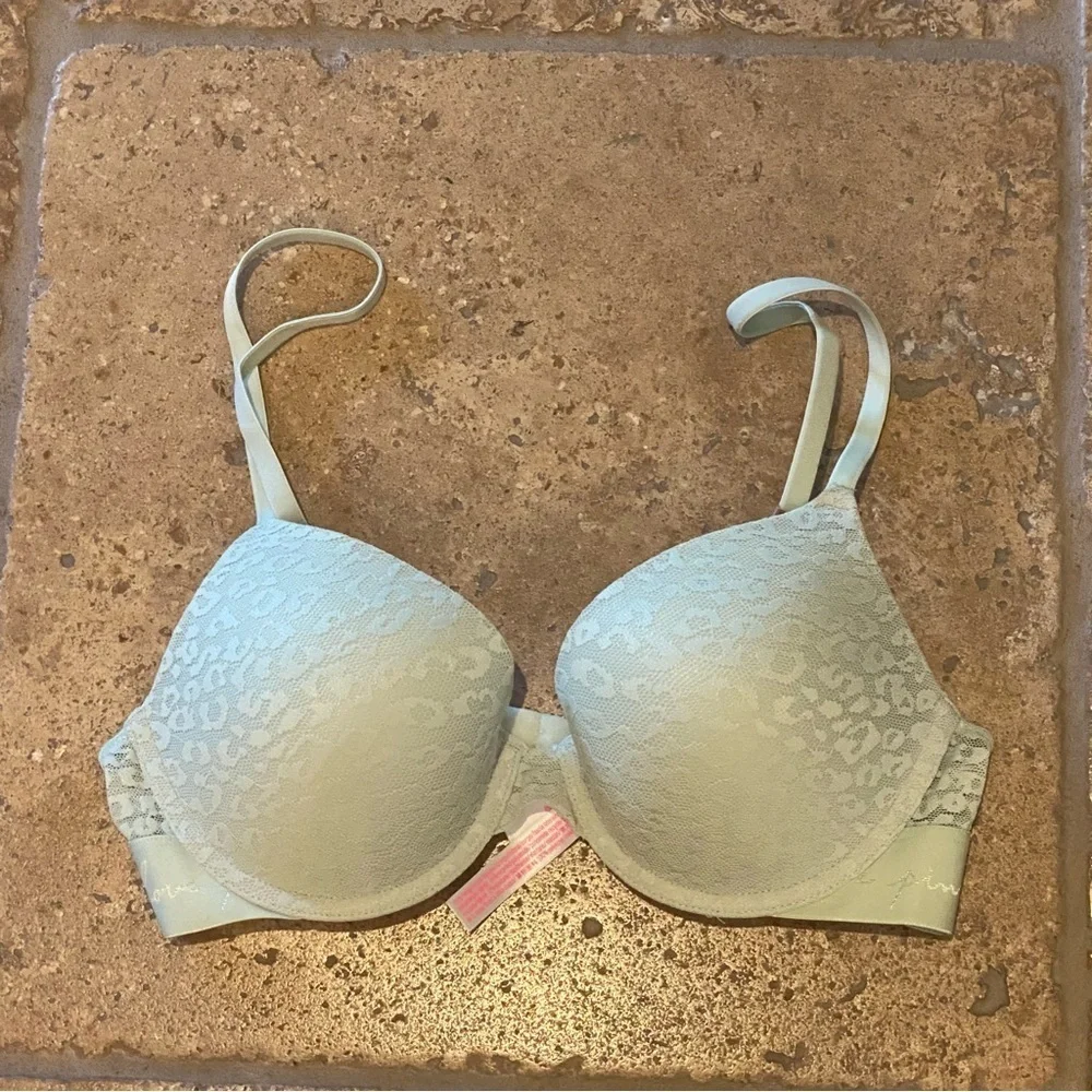 NWT~VICTORIA’S SECRET Light Green Lace Padded Everywhere Push-Up Bra Size 34C